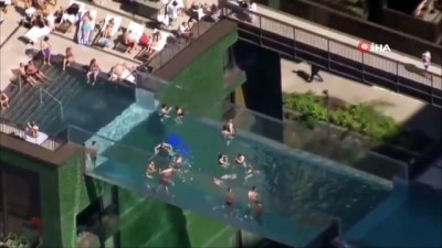 gokyuzu -  - Dünyanın ilk transparan gökyüzü havuzu ziyaretçi akınına uğradı Videosu