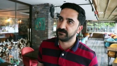  Esnaf iş yerlerini temizleyip açtı