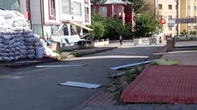  Sivas’ta kuvvetli rüzgar çatıları uçurdu