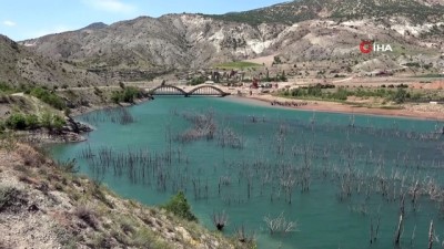 gocmen kus -  Suyu çekilen barajda ilginç görüntüler oluştu Videosu
