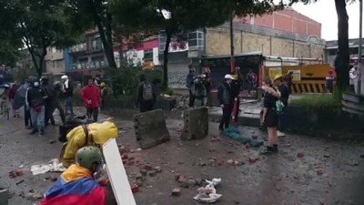 hukumet karsiti - BOGOTA - Hükümet karşıtı gösterilere polis müdahalesi Videosu