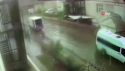 tekstil atolyesi -  Fırtına çatıyı uçurdu, yaşananlar güvenlik kamerasına böyle yansıdı Videosu