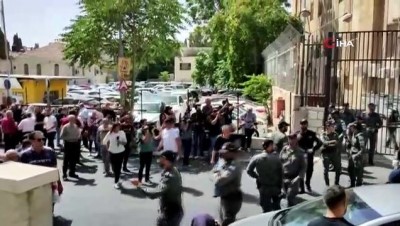 arbede -  - Kudüs'te İsrail mahkemesi önünde İsrail güçleri ve Filistinliler arasında arbede: 1 gözaltı, 2 yaralı Videosu
