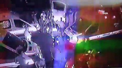 isci servisi -  Servis minibüsünün işyerine girdiği anlar güvenlik kamerasında: 12 yaralı Videosu