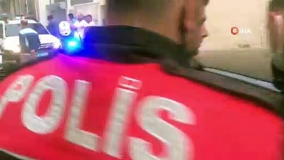 dur ihtari -  Dur ihtarına uymayan sürücü, ablukaya alınarak yakalandı: Polisler alkışlanarak uğurlandı Videosu