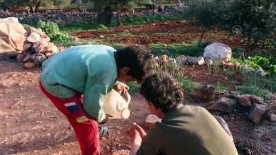 yasam mucadelesi - İDLİB - İdlibli küçük İbrahim, ağabeyiyle taş kırarak ailesini geçindirmeye çalışıyor (2) Videosu