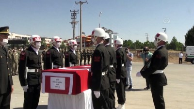 sivil toplum - MARDİN - Silah kazası sonucu şehit olan askerin naaşı memleketine uğurlandı Videosu