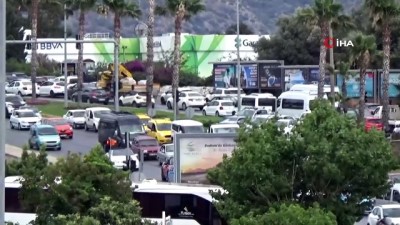 trafik yogunlugu -  Bodrum’da trafik çilesi erken başladı Videosu