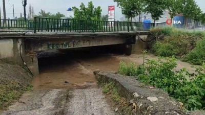yagmur suyu -  Bursa'da sağanak yağış...Dereler taştı, alt geçitleri ve iş yerlerini su bastı, cadde ve sokaklar göle döndü Videosu
