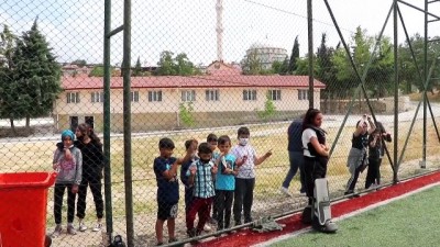 beden egitimi - DENİZLİ - Görev yaptığı mahalledeki öğrencileri hokeyle tanıştıran öğretmen, milli takım için sporcu yetiştiriyor Videosu