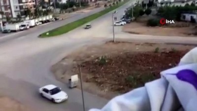trafik polisi -  Drift yaparken köpeği görüp kontrolden çıktı, duvara çarparak durabildi Videosu