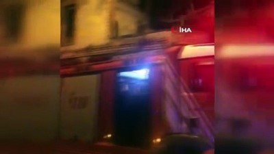  Fatih’te alev alan binadaki yangın çevresindeki 4 binaya sıçradı