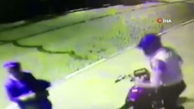 islam -  Güneş gözlüğü ve terlik çalan hırsızlar kamerada Videosu
