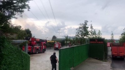 İSTANBUL - Çekmeköy'deki depo yangını söndürüldü