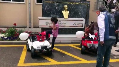 kucuk kiz -  Kağıt toplayan o iki kızın akülü araba hayali gerçek oldu Videosu