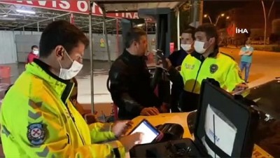 2008 yili -  Polis ekipleri alkollü sürücüye dakikalarca dil döktü Videosu