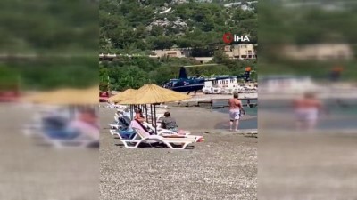 can guvenligi -  Vatandaşlar denize girdiği sırada plaja inen helikopter merak konusu oldu Videosu