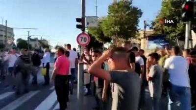 isgal -  - İsrail’de fanatik Yahudilerden bayrak yürüyüşü
- Çıkan olaylarda 27 Filistinli yaralandı Videosu