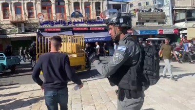 asiri sagci - KUDÜS - İsrail polisi, aşırı sağcıların 'bayrak yürüyüşü' öncesi Şam Kapısı çevresini barikatlarla kapattı Videosu
