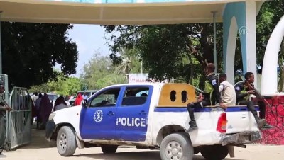 gaba - MOGADİŞU - Somali'de askeri eğitim merkezinde düzenlenen intihar saldırısında 10 asker öldü Videosu
