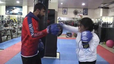 genc kizlar - ŞANLIURFA - Genç kick boksçu Fatma Nursev Akaltun'un hedefi dünya şampiyonluğu Videosu