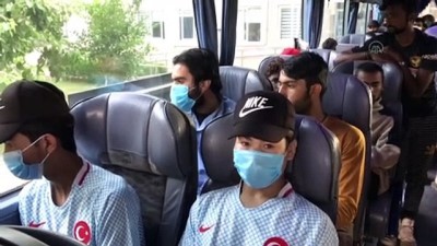 yolcu otobusu - ADANA - 45 göçmen yakalandı Videosu