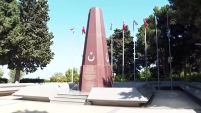 BAKÜ - Cumhurbaşkanı Erdoğan, Bakü'de şehitliği ziyaret etti