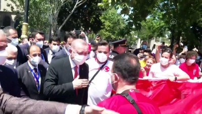 tezahurat - BAKÜ - Milli maç için Azerbaycan’a gelen taraftarlardan Cumhurbaşkanı Erdoğan’a sevgi gösterisi Videosu