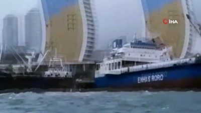 demirli -  - Kartal Sahili’nde halatı kopan gemi başka bir gemiye yaslandı Videosu