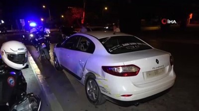 sokaga cikma yasagi -  Polisten kaçan alkollü sürücü 2 kilometre kovalamanın ardından taksiye çarpınca yakalandı Videosu