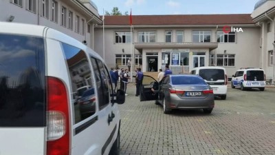 kadin cinayeti -  Bursa'da lisede kadın cinayeti... Eşini çalıştığı lisenin içinde bıçaklayarak öldürdü Videosu