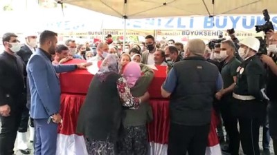 cenaze araci - DENİZLİ - Silahlı saldırıda şehit olan polis memuru, son yolculuğuna uğurlandı Videosu