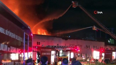 saglik ekibi -  Halkalı'da fabrikanın çatısında korkutan yangın Videosu