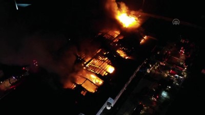 ambalaj fabrikasi - İSTANBUL - Küçükçekmece'de kağıt ambalaj fabrikasında çıkan yangına müdahale ediliyor Videosu