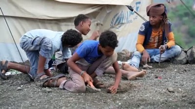 nani - TAİZ - Yemen'de 7 yıldır süren savaşın bedelini mülteci kamplarındaki kadın ve çocuklar ödüyor Videosu