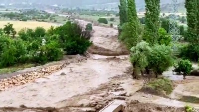 dere yatagi - YOZGAT - Aydıncık ilçesinde meydana gelen sel sulama kanalları ve tarım alanlarına zarar verdi Videosu