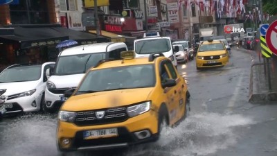 saganak yagis -  Beyoğlu'nda caddeler sular altında kaldı, sürücüler zor anlar yaşadı Videosu