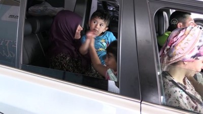 gurbetci - EDİRNE - Türkiye'ye Kapıkule Sınır Kapısı'ndan giren bazı gurbetçiler gözyaşlarını tutamıyor Videosu