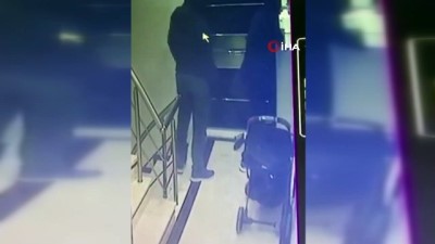 hirsiz -  Ev sahibine aldırış etmediler, eve böyle girdiler Videosu