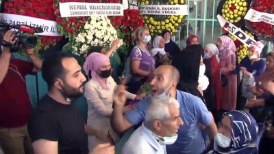 provokasyon -  HDP İl Binasındaki saldırıda ölen Deniz Poyraz'ın cenazesinde kısa süreli gerginlik Videosu