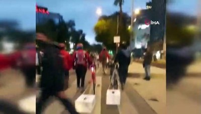 hiz siniri -  - Meksika’da bisikletçilerden karton tabutlu protesto Videosu