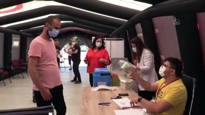 sagligi merkezi - SAMSUN - Mobil ekipler park, bahçe ve fabrikalarda randevusuz aşı yapıyor Videosu
