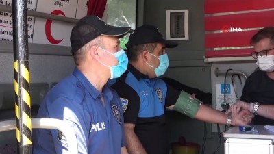 sivil polis -  Uşak polisi, Kızılay’a kan bağışında bulundu Videosu