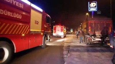 alisveris merkezi - BOLU - Anadolu Otoyolu'nun Bolu kesiminde 2 tırda yangın çıktı Videosu