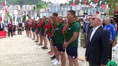 maraton - Dünya sağlık çalışanları ve dostluk için Sochi'den Giresun'a yüzdüler Videosu