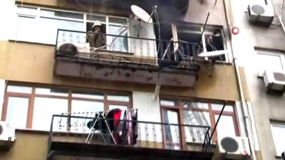 yangin panigi -  Fatih'te 5 katlı apartmanda yangın paniği... İtfaiye ekiplerinin müdahalesi sürüyor Videosu