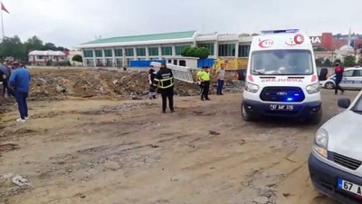 toprak kaymasi -  Hafriyat kamyonu uçuruma düştü, sürücü yara almadan kurtuldu Videosu