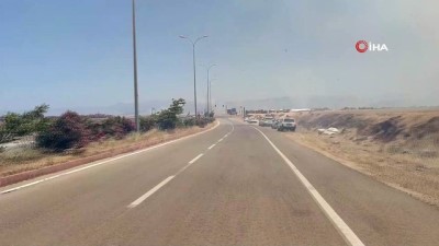 aniz yangini -  İslahiye’de anız yangını trafiği durdurdu Videosu