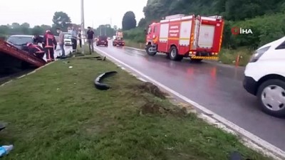 aydinlatma diregi -  Refüje çarpan otomobil yan yattı: 2 yaralı Videosu