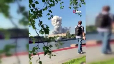 havai fisek -  - Rusya'da havai fişek deposunda yangın Videosu